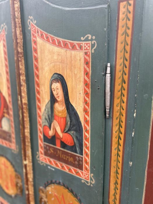 Dulap vechi de colecție