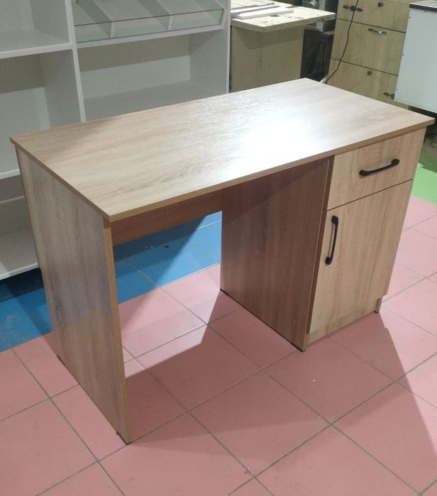 Продам письменный стол.