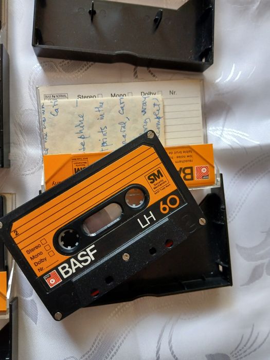 Bandă magnetofon și casete audio vechi