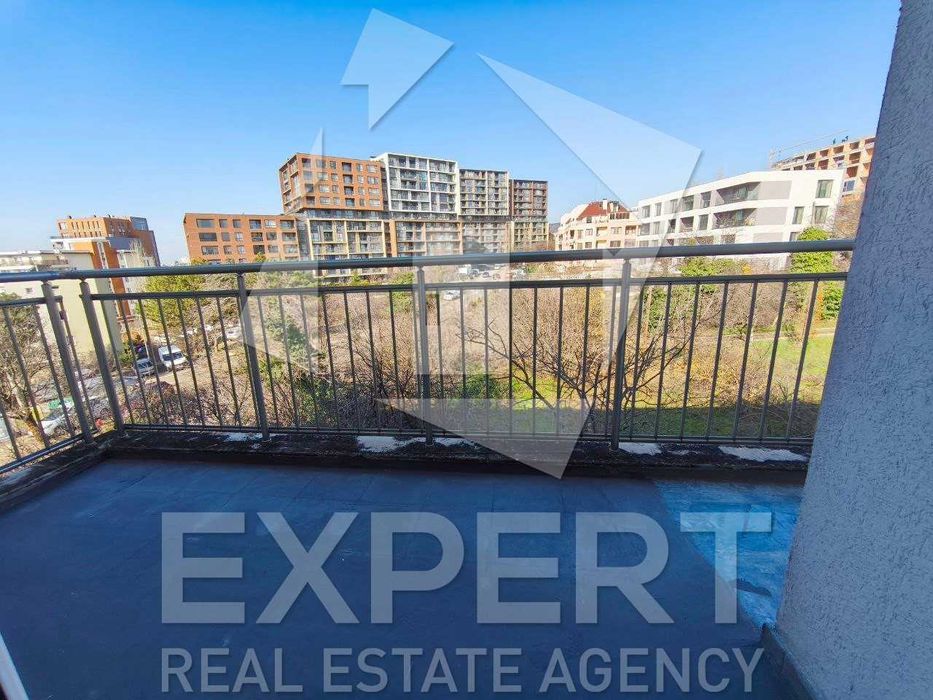 Слънчев двустаен апартамент с гараж в Бриз!