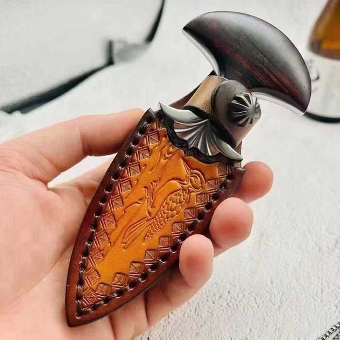 Кама от дамаскова стомана с кожена кания и сандалово дърво Tai Tai