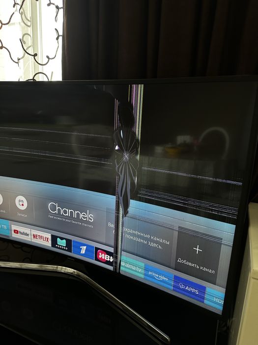 Телевизор с дефектом экрана