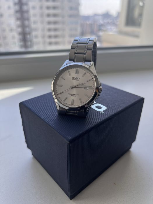 Продам дерские часы в идеальном исполнении!