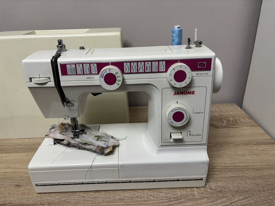 Швейная машина. Janome