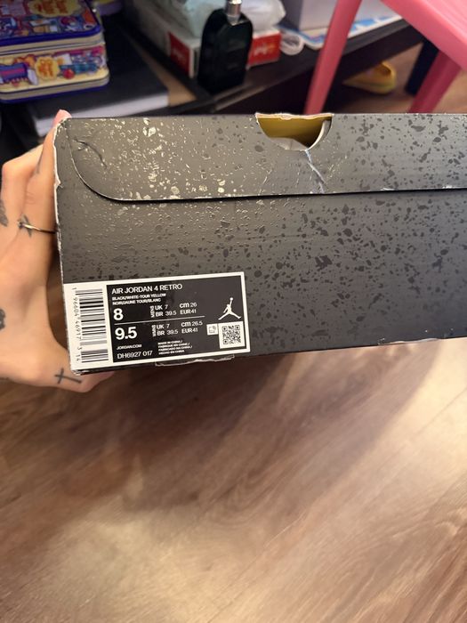 AIR Jordan 4retro -negru cu galben