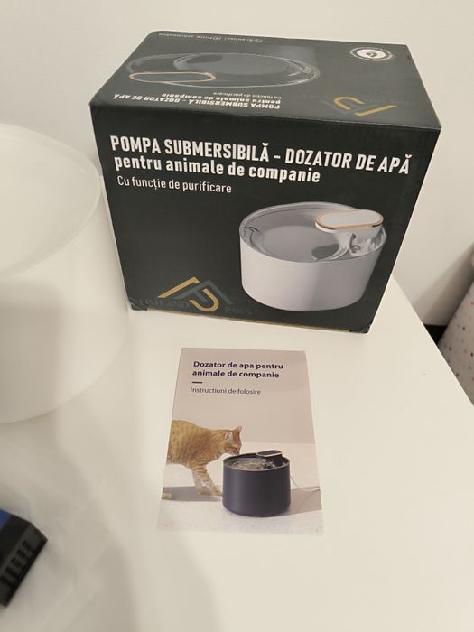 Dozator automat de apă/ fântână pentru pisici