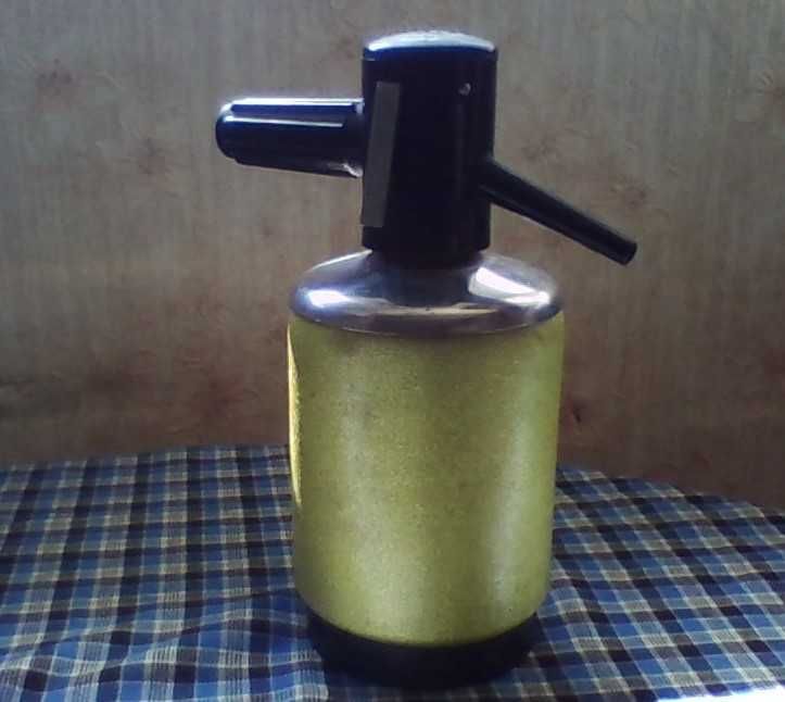 Уред за газирана вода/сода,сок ,газирани напитки