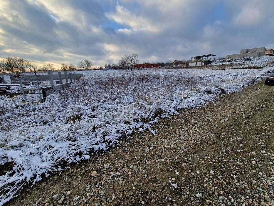 Teren 1000 mp in podgoria strada Fagetului / Facliei