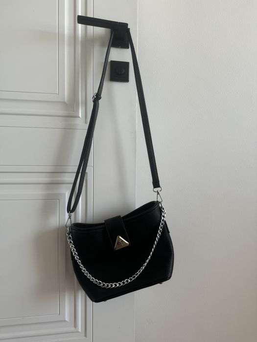 черная минималистическая сумка