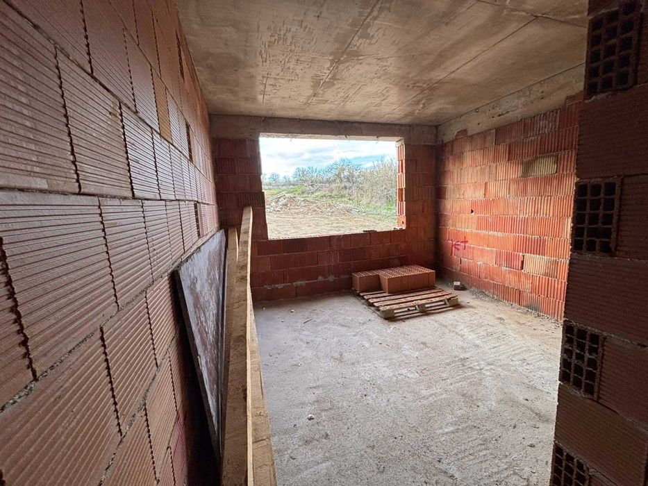 Продава къща с.Остра Могила