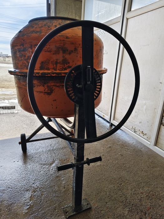 Продаю бетономешалку