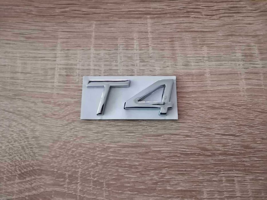 сребристи емблеми Волво Volvo T4