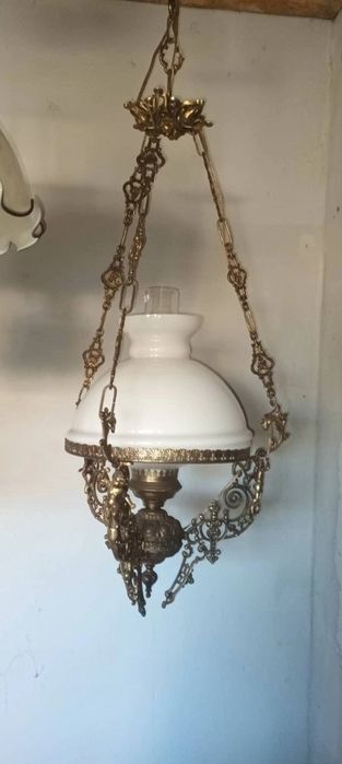 Superbă lampa tip opalină din bronz masiv În stilul Baroc,piesa cu o lucrătură de o foarte mare finețe,h 100 cm cu lanț ajustabil