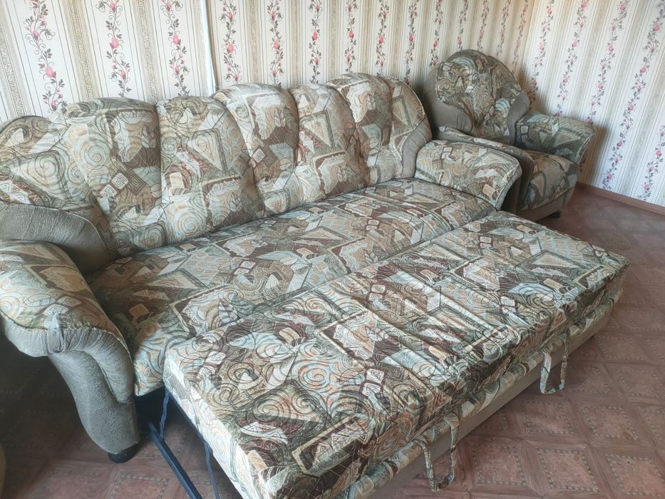 Продам диван и два кресла