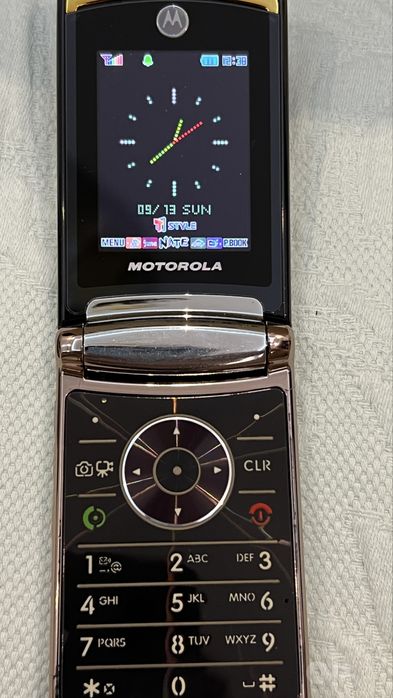 Motorola RAZR2 V9m, Perfectum CDMA