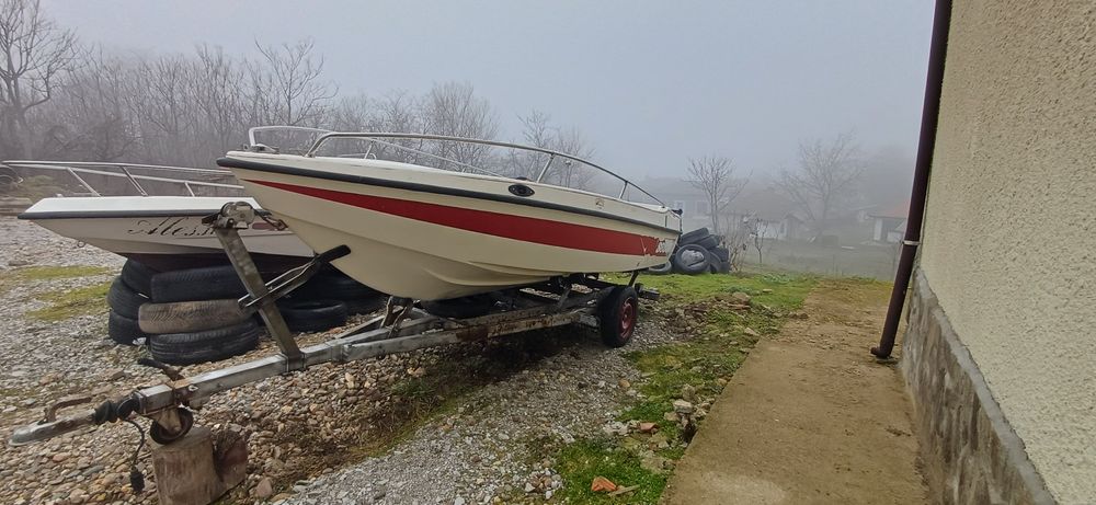 Лодка Sessa 430 колесар