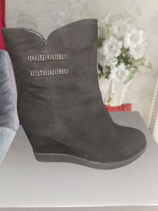 Продам новые сапоги