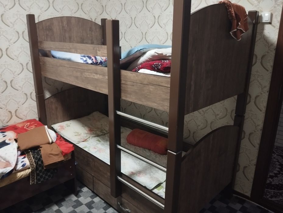 Продам двухъярусную кровать в хорошем состоянии