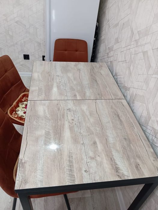 Продам срочно стол