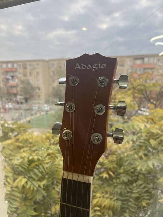 Продаётся гитара Adagio