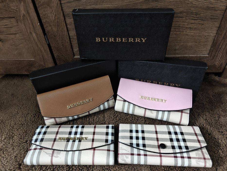 Vand Portofele Louis Vuitton/ GUESS / Dior / Burberry / Coach lungi de femei la SUPER PRET