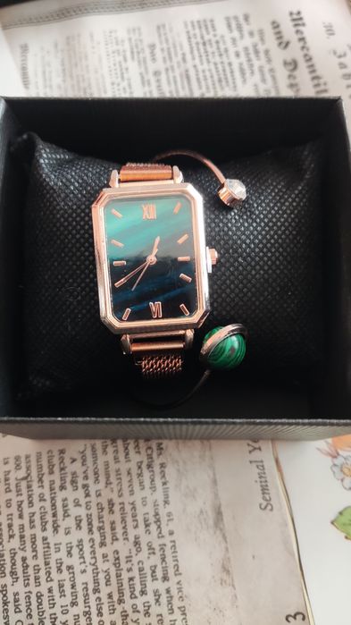 Дамски часовник  с гривна