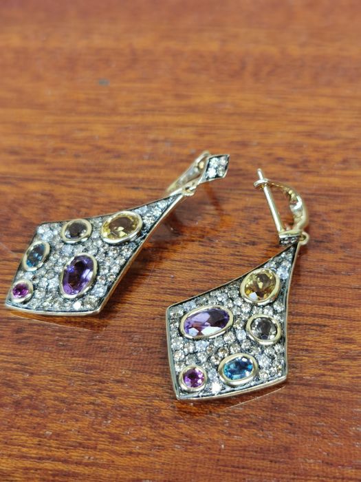Серьги с бриллиантами и драгоценными камнями