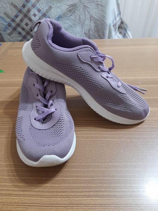 Кроссовки б/у 39 размер