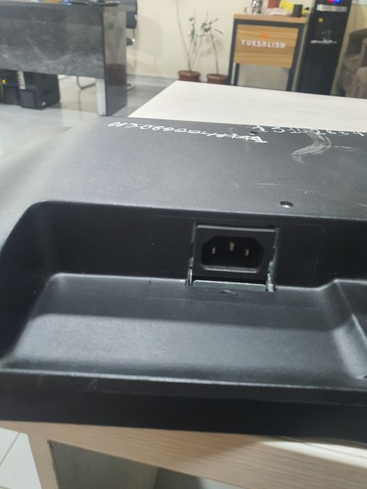 Philips monitor. 400 000 so‘m