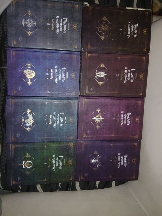 Продаю 8 книг solo leveling