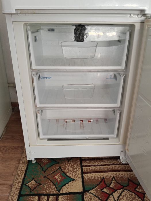 Холодильник indesit