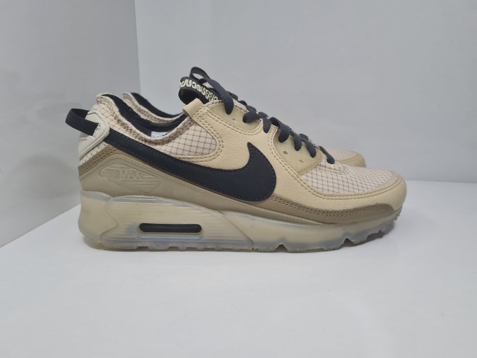 Кецове Nike Air Max 90 

Чисто нови с кутия.

Размер 41 стелка 26 см.