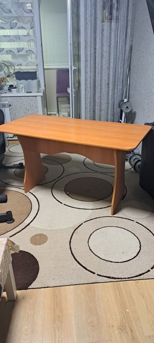 продам стол кухонный