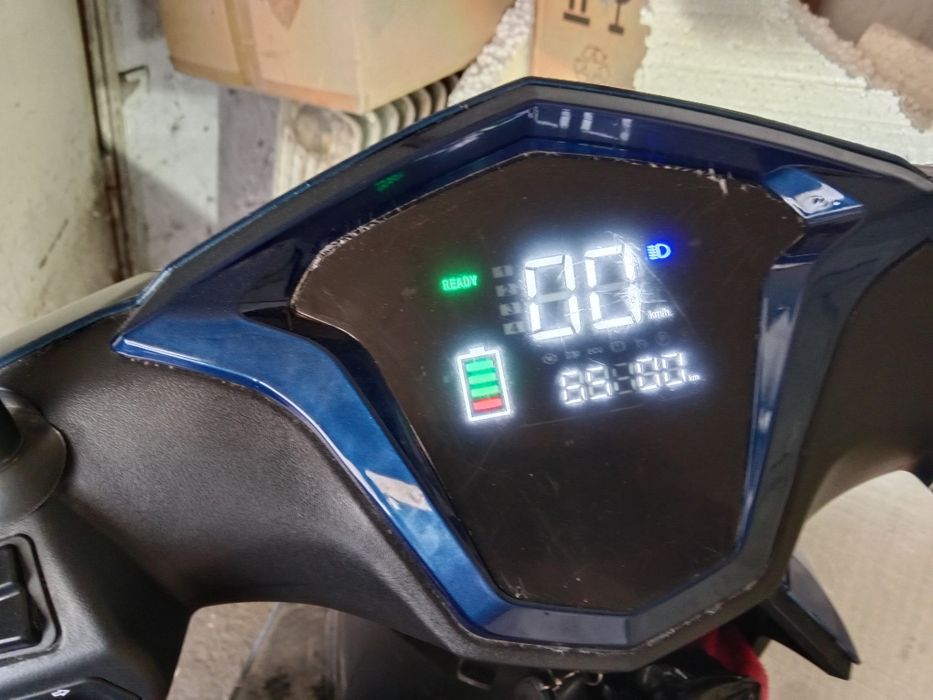 Продам электро скутер Новый.