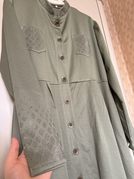 Платье оливкового цвета , новое