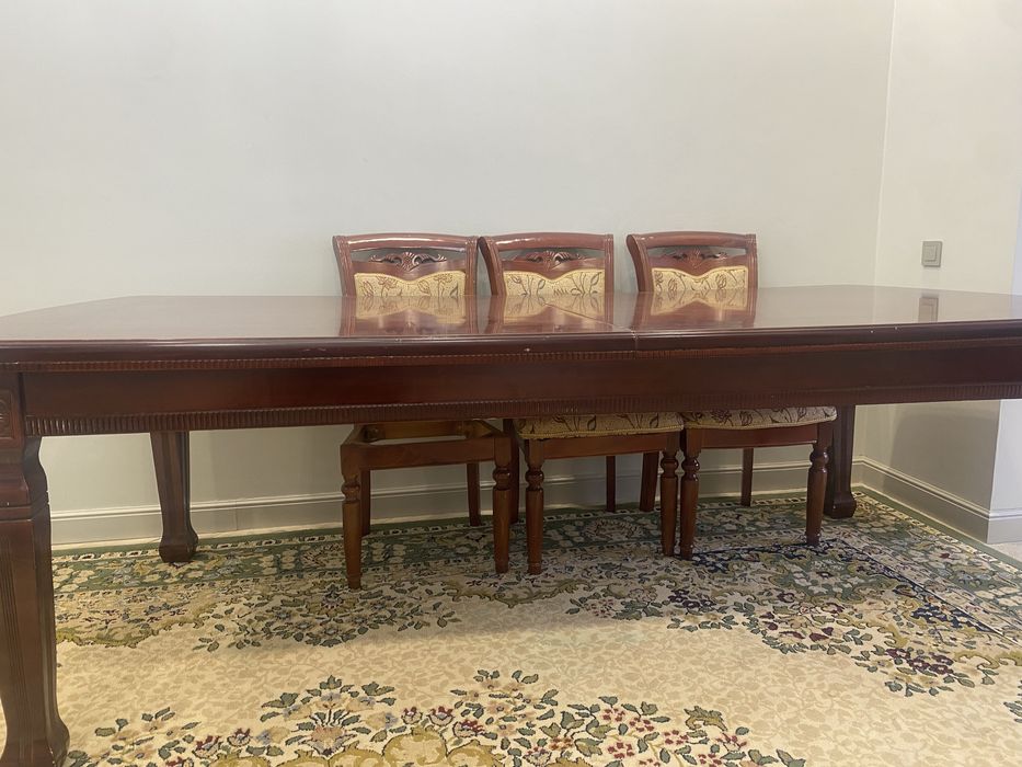 Продается стол со стульями