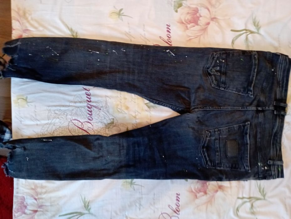 Vând blugi Zara noi