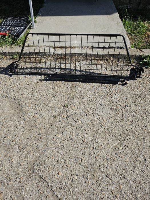 Решетка за кола за куче