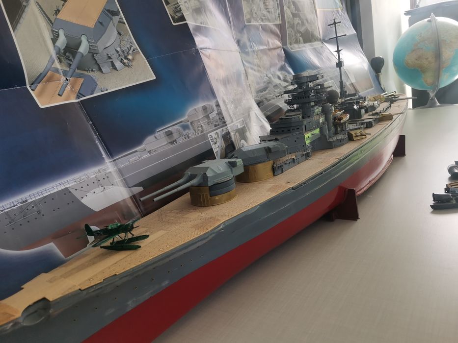 Vând sau schimb (din domeniul audio. ) Macheta Bismarck