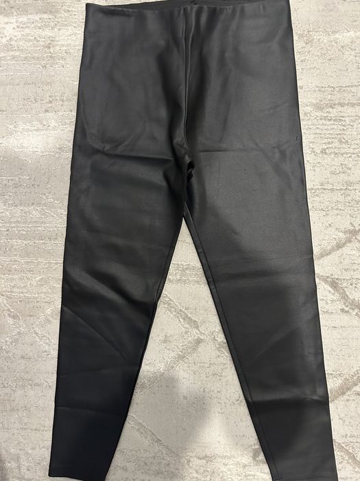Новые брюки, с эффектом кожи, от Zara