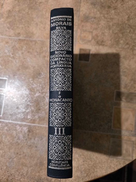 Тълковен речник на португалскиия език - като нов, том 3