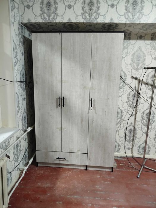 Gaz plita va shkaf sotiladi