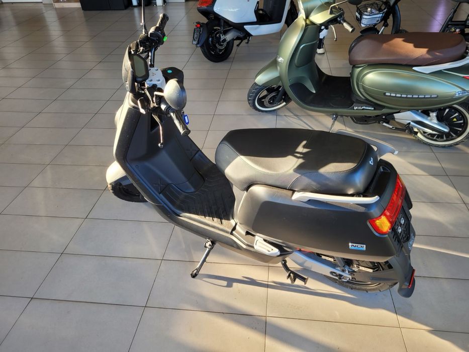 Електирчески скутер NIU