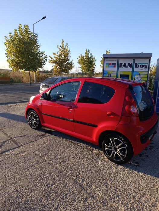 Vând Peugeot 107