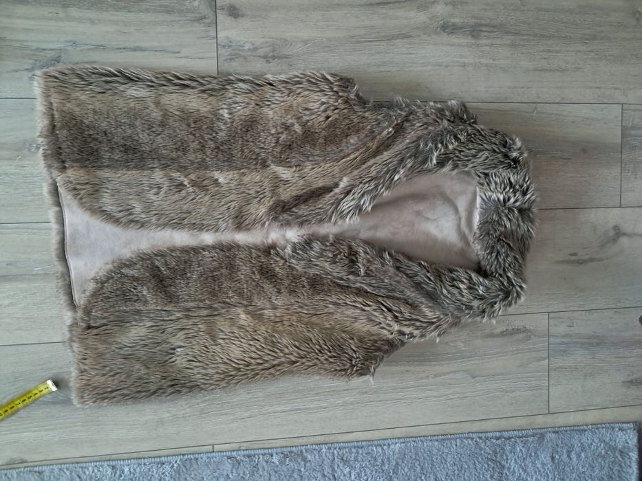 Дамски дрехи-блузи, пола, елек