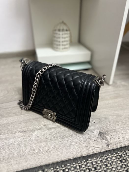 Chanel boy bag.               .