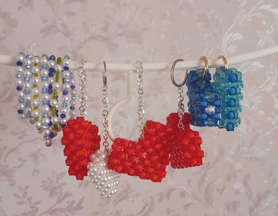 Брелок и браслет из бисера