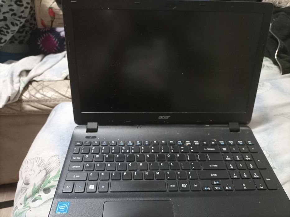 Leptop funcționale cu încărcător