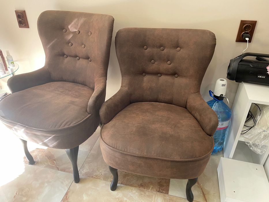 2 Стола за дома или офиса