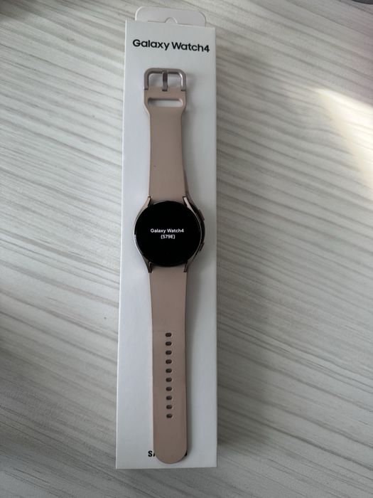 Galaxy Watch4 40мм идеальном состоянии